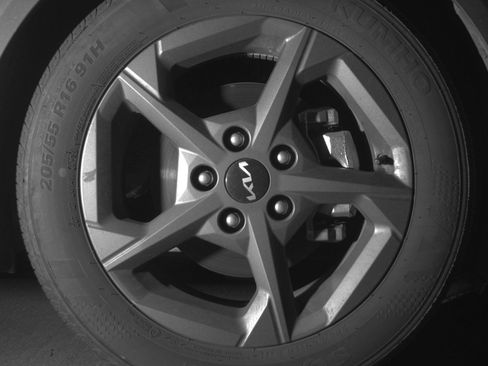 Used 2025 Kia K4 LXS FWD image 13