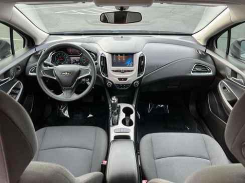 Used 2018 Chevrolet Cruze LS image 35