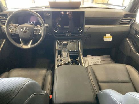 Used 2024 Lexus GX 550 w/ Cold Area Package image 10