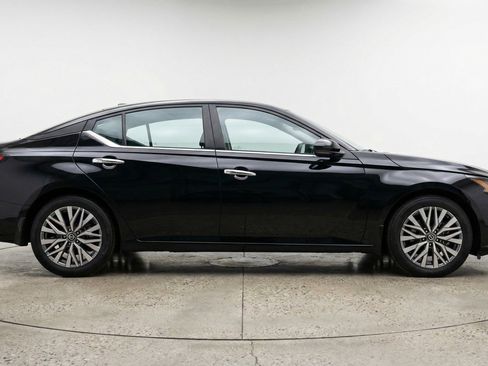 Used 2025 Nissan Altima 2.5 SV image 11