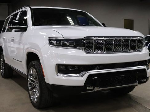 Used 2023 Jeep Grand Wagoneer Series II w/ Premium Group II image 7