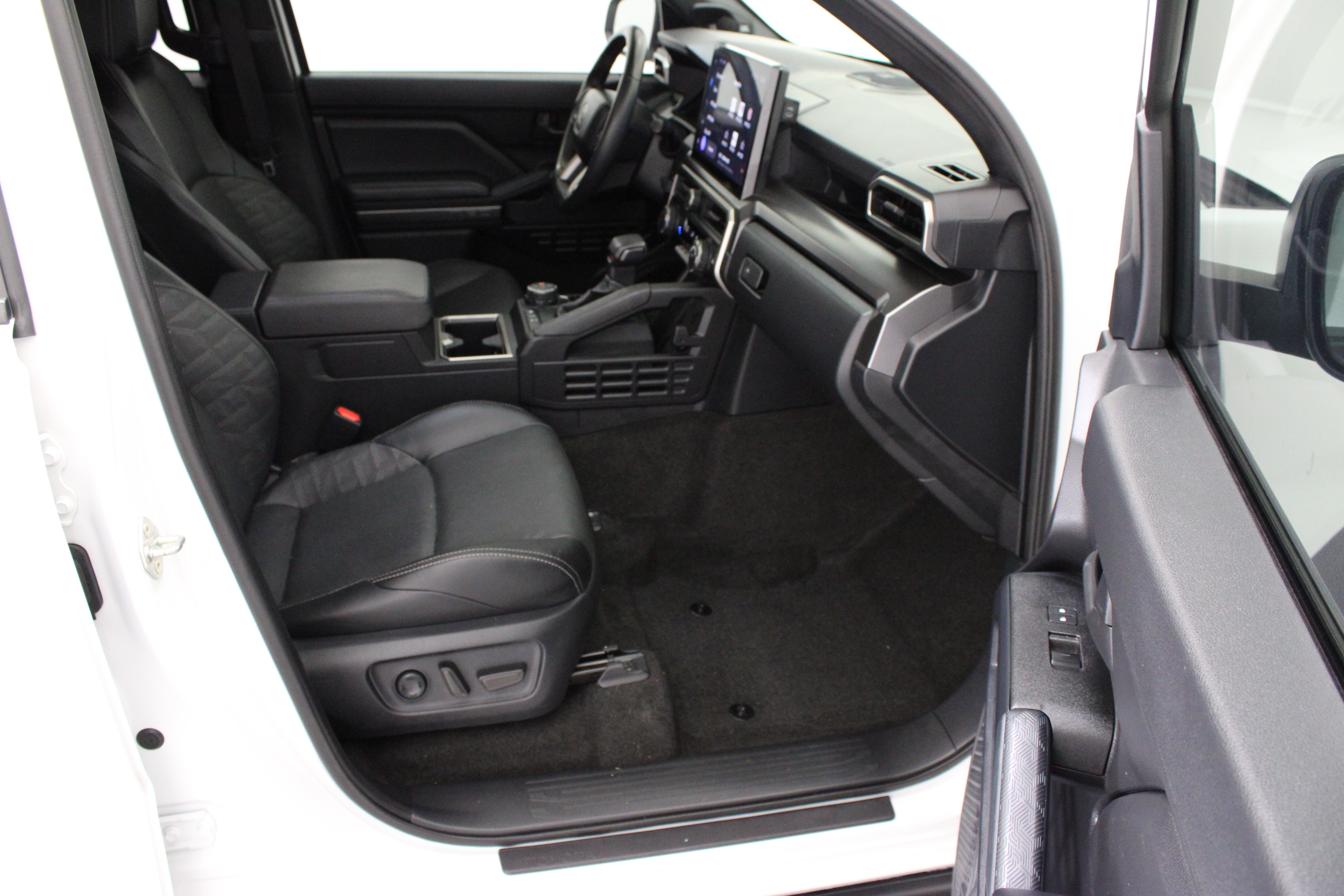 Used 2025 Toyota 4Runner TRD Off-Road Premium w/ Tow Technology Package AWD/4WD image 40