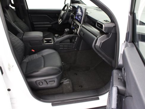 Used 2025 Toyota 4Runner TRD Off-Road Premium w/ Tow Technology Package AWD/4WD image 40