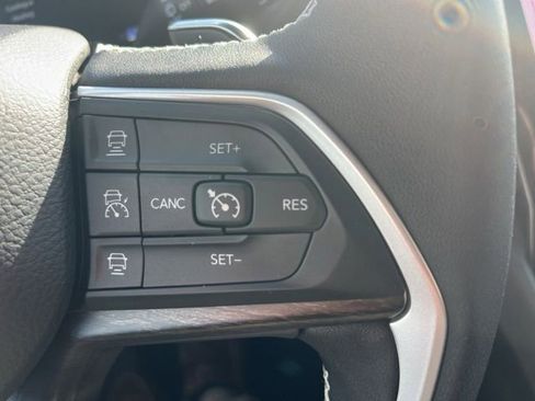 New 2025 Jeep Grand Cherokee Limited w/ Luxury Tech Group II image 17