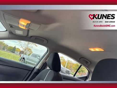 Used 2023 Nissan Sentra SV image 11