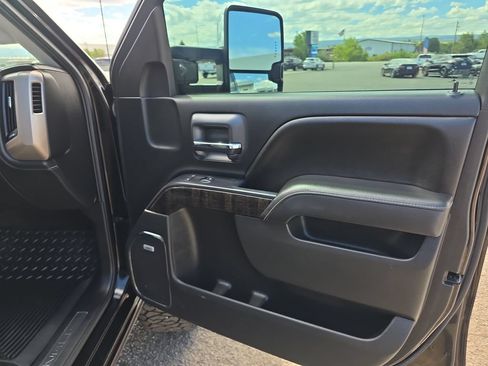 Used 2015 GMC Sierra 2500 Denali w/ Duramax Plus Package AWD/4WD image 30