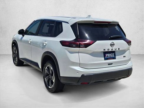 Used 2024 Nissan Rogue SV FWD image 8