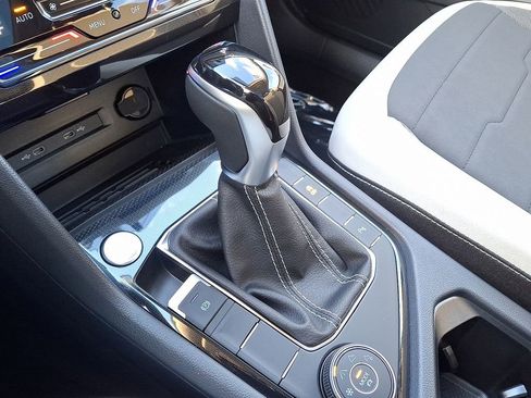 New 2026 Volkswagen Taos SE AWD/4WD image 10