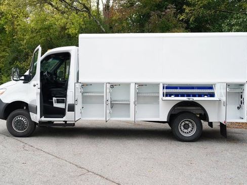 Used 2023 Mercedes-Benz Sprinter 3500 image 2