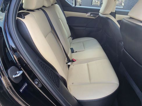 Used 2014 Lexus CT 200h FWD image 42