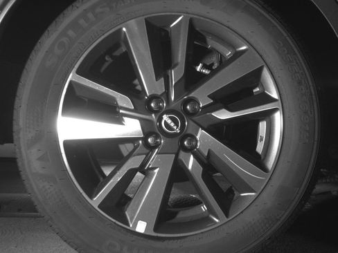 Used 2025 Nissan Versa SV FWD image 15