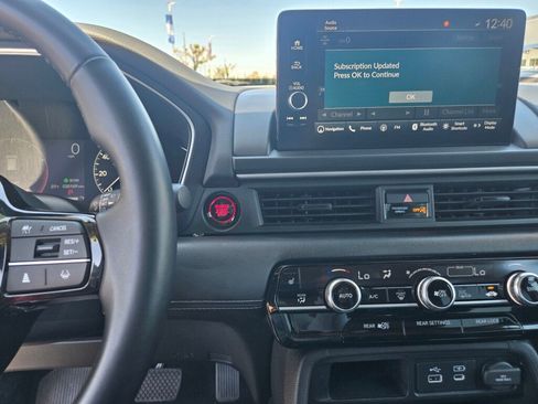 Certified 2025 Honda Pilot Touring image 14