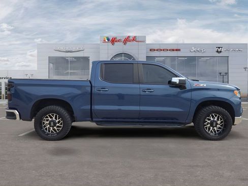 Used 2024 Chevrolet Silverado 1500 LT w/ Z71 Off-Road Package AWD/4WD image 6