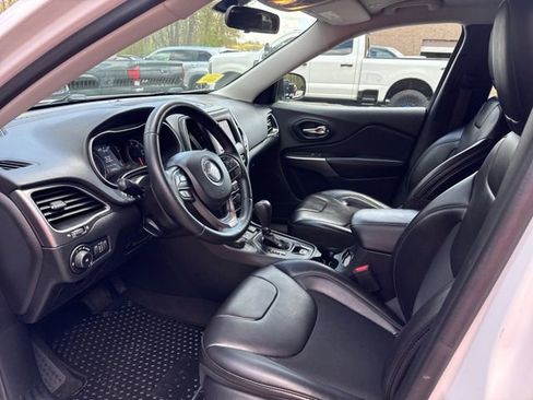 Used 2019 Jeep Cherokee Latitude Plus w/ Cold Weather Group AWD/4WD image 9