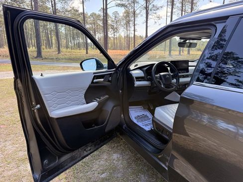 Used 2025 Mitsubishi Outlander SEL AWD/4WD image 13