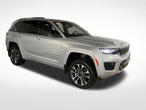 Used 2023 Jeep Grand Cherokee Overland AWD/4WD image 8