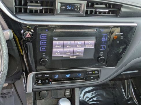 Used 2017 Toyota Corolla LE image 10