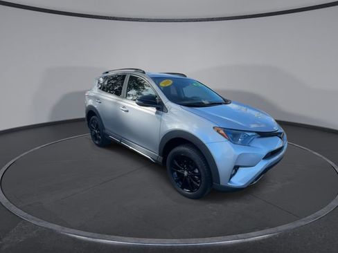 Used 2018 Toyota RAV4 XLE image 3