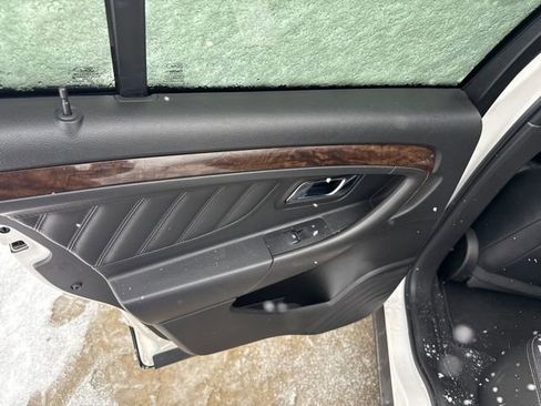 Used 2019 Ford Taurus Limited image 28