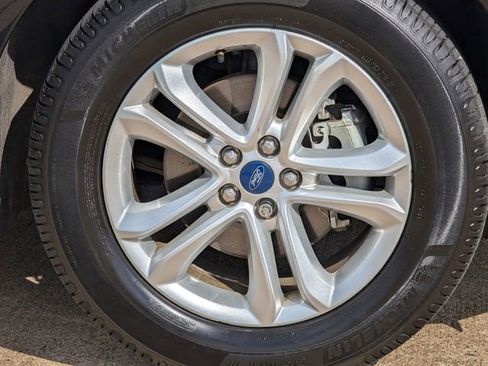 Used 2019 Ford Edge SEL image 10