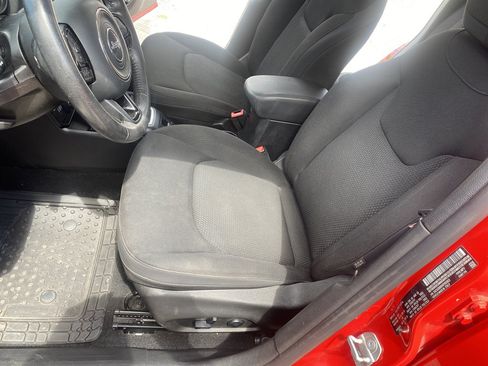 Used 2019 Jeep Renegade Altitude w/ Quick Order Package 2XM AWD/4WD image 13