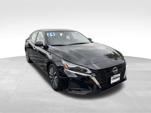 Used 2024 Nissan Altima 2.5 SV FWD image 3