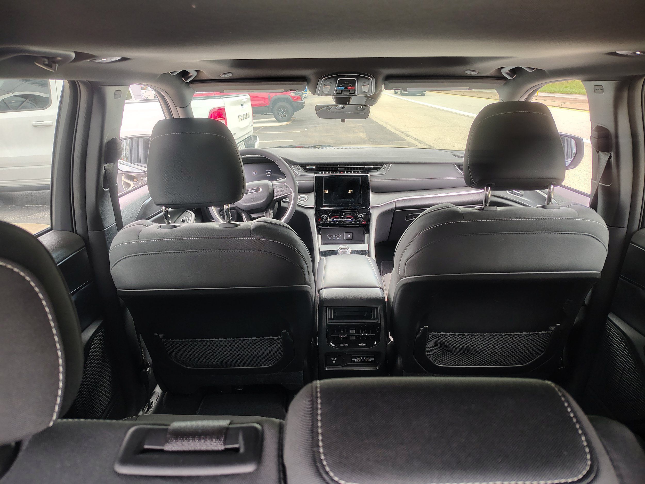 Used 2025 Jeep Grand Cherokee Laredo X w/ Luxury Tech Group I AWD/4WD image 12