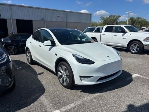 Used 2024 Tesla Model Y 2WD image 7