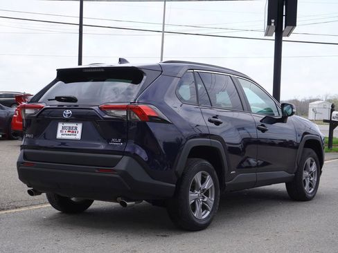Used 2022 Toyota RAV4 XLE AWD/4WD image 7