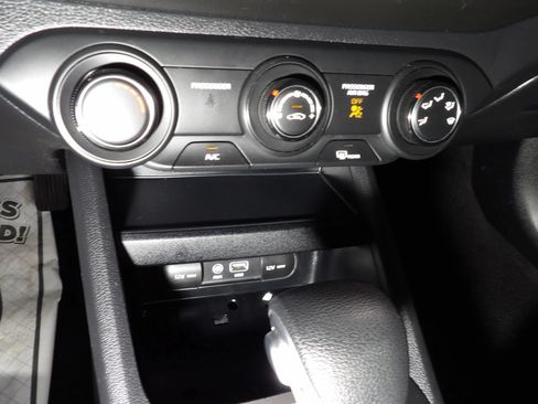 Used 2021 Kia Forte LXS FWD image 12