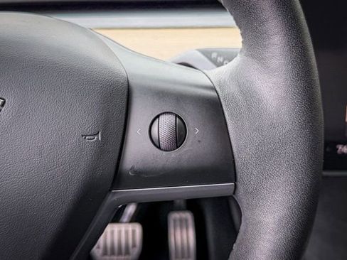 Used 2023 Tesla Model Y Performance image 30