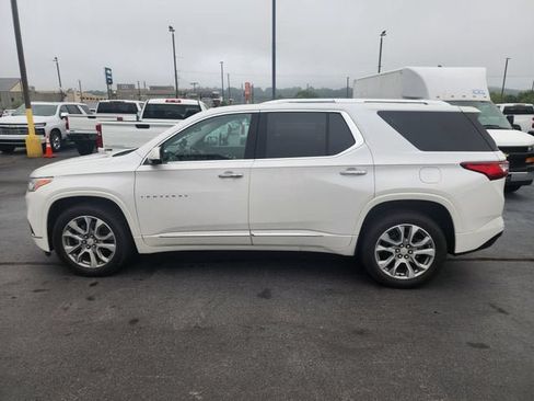 Used 2020 Chevrolet Traverse Premier FWD image 2