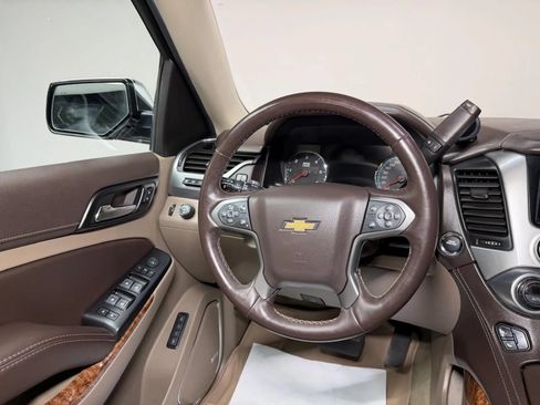 Used 2017 Chevrolet Suburban Premier AWD/4WD image 28