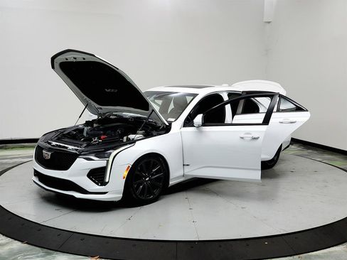 Used 2022 Cadillac CT4 V w/ Climate Package RWD image 9