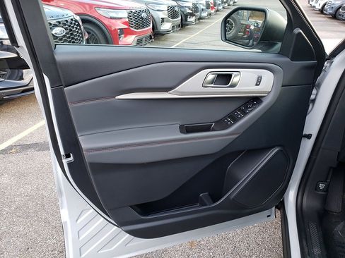 New 2026 Ford Explorer Active image 9