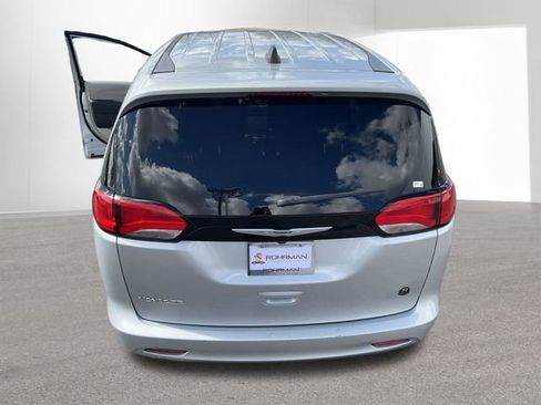 Used 2023 Chrysler Voyager LX image 28