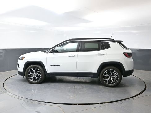 Used 2025 Jeep Compass Limited AWD/4WD image 11