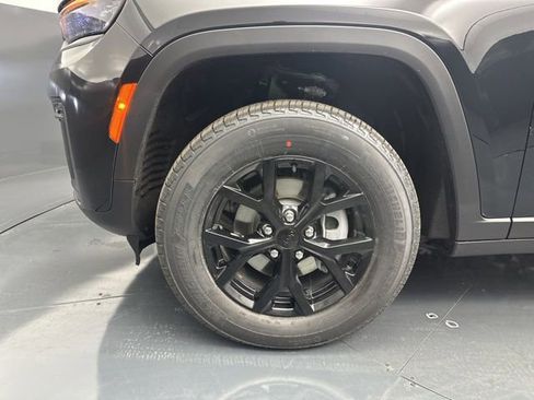 New 2026 Jeep Grand Cherokee Altitude AWD/4WD image 19