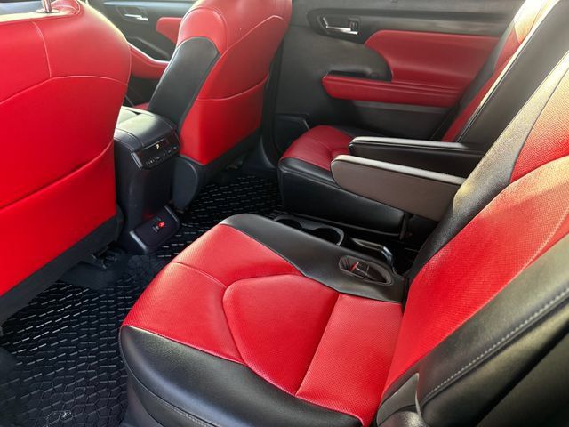 Used 2021 Toyota Highlander XSE FWD image 17