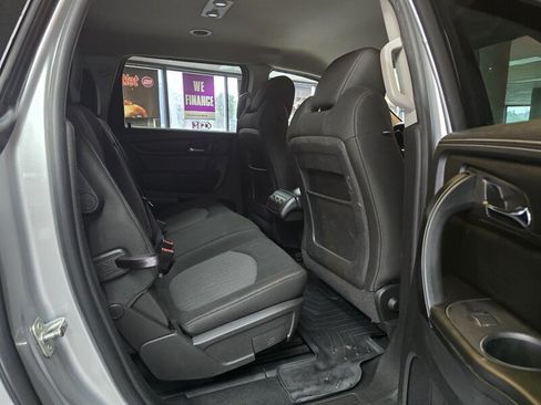 Used 2015 Chevrolet Traverse LT w/ Style and Technology Package FWD image 18