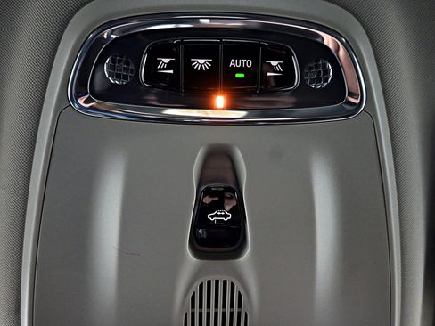 Used 2019 Volvo S60 T6 Momentum w/ Multimedia Package image 19