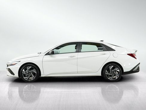 Used 2025 Hyundai Elantra Sport FWD image 2