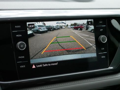 Used 2024 Volkswagen Taos SEL image 32