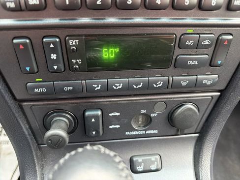 Used 2005 Ford Thunderbird image 17