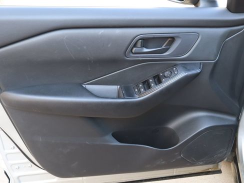 Used 2024 Nissan Rogue S AWD/4WD image 19