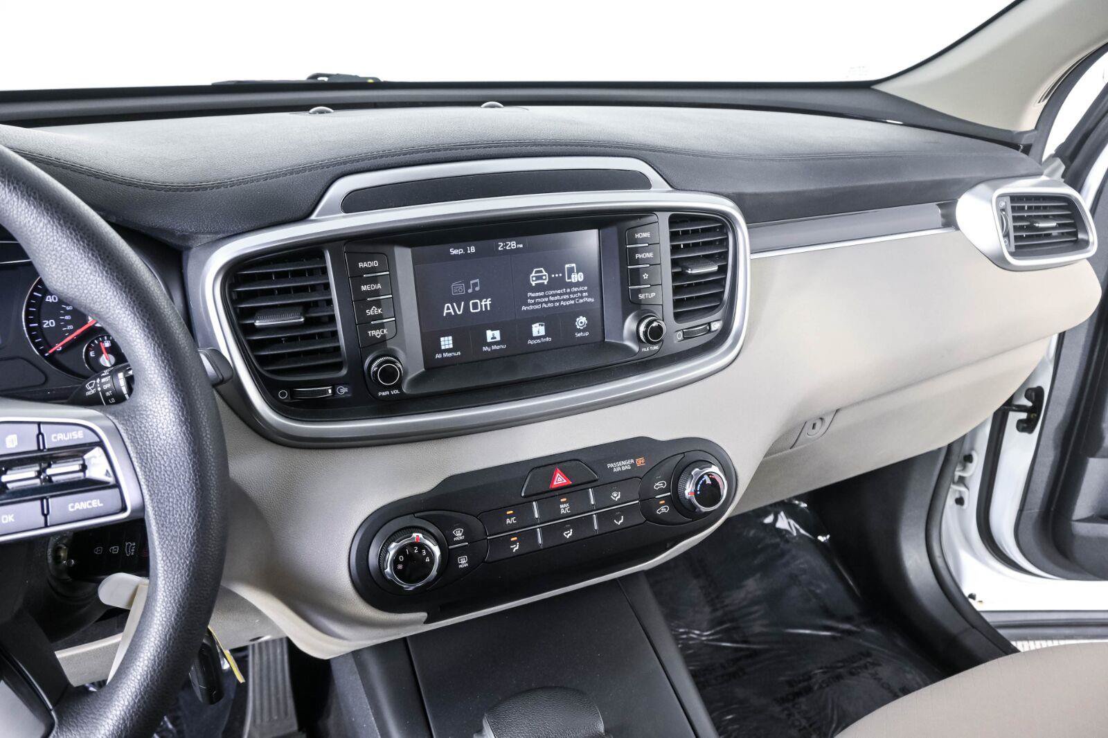 Used 2019 Kia Sorento FWD image 12
