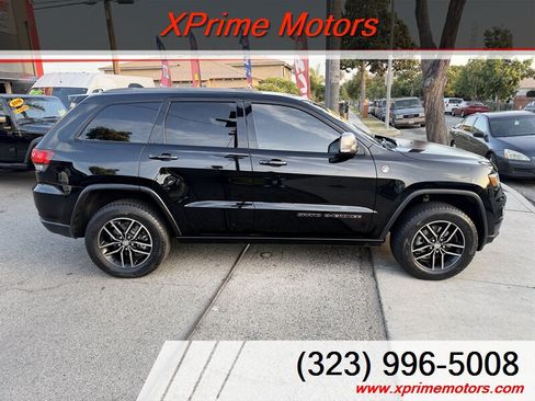 Used 2017 Jeep Grand Cherokee Trailhawk AWD/4WD image 8