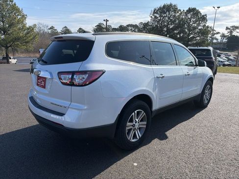 Used 2016 Chevrolet Traverse LT image 3