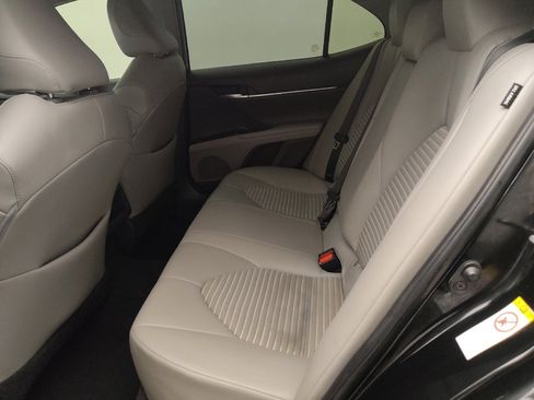 Used 2018 Toyota Camry SE image 18