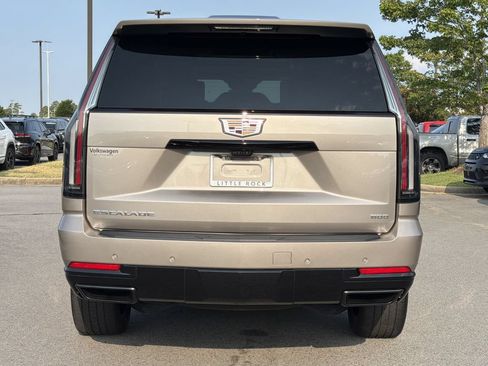Used 2025 Cadillac Escalade Sport Platinum AWD/4WD image 4